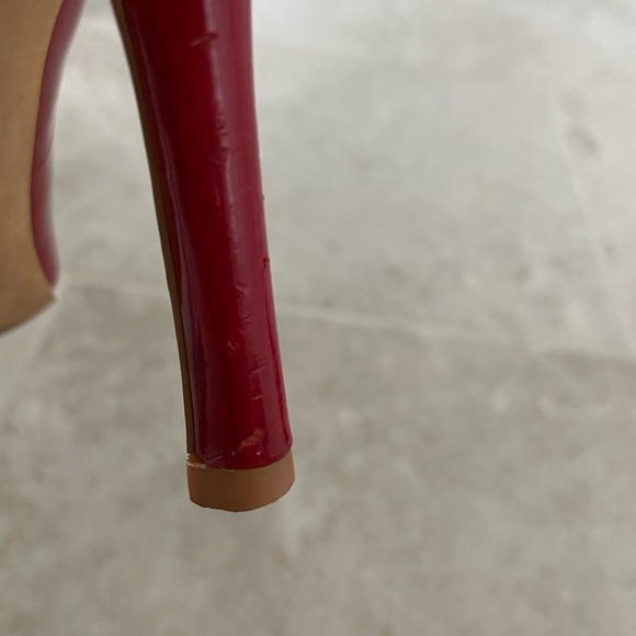 Red patent leather Aldo stilettos. Size 6. - Picture 5 of 6